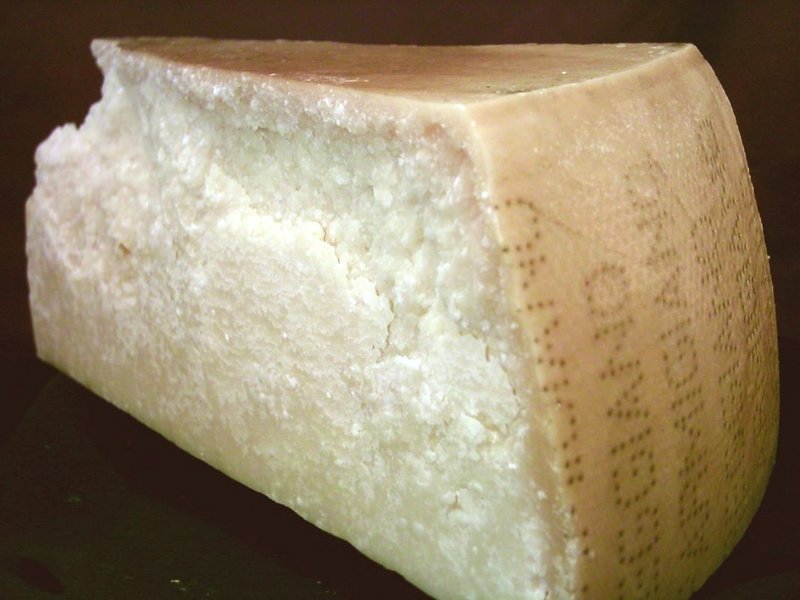 Queijo parmesão ralado e azeite extra-virgem